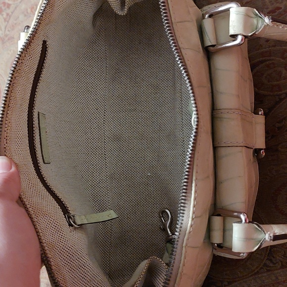 GUC Dooney and Burke pale green croc-embossed leather. Silver hardware. - Picture 10 of 16